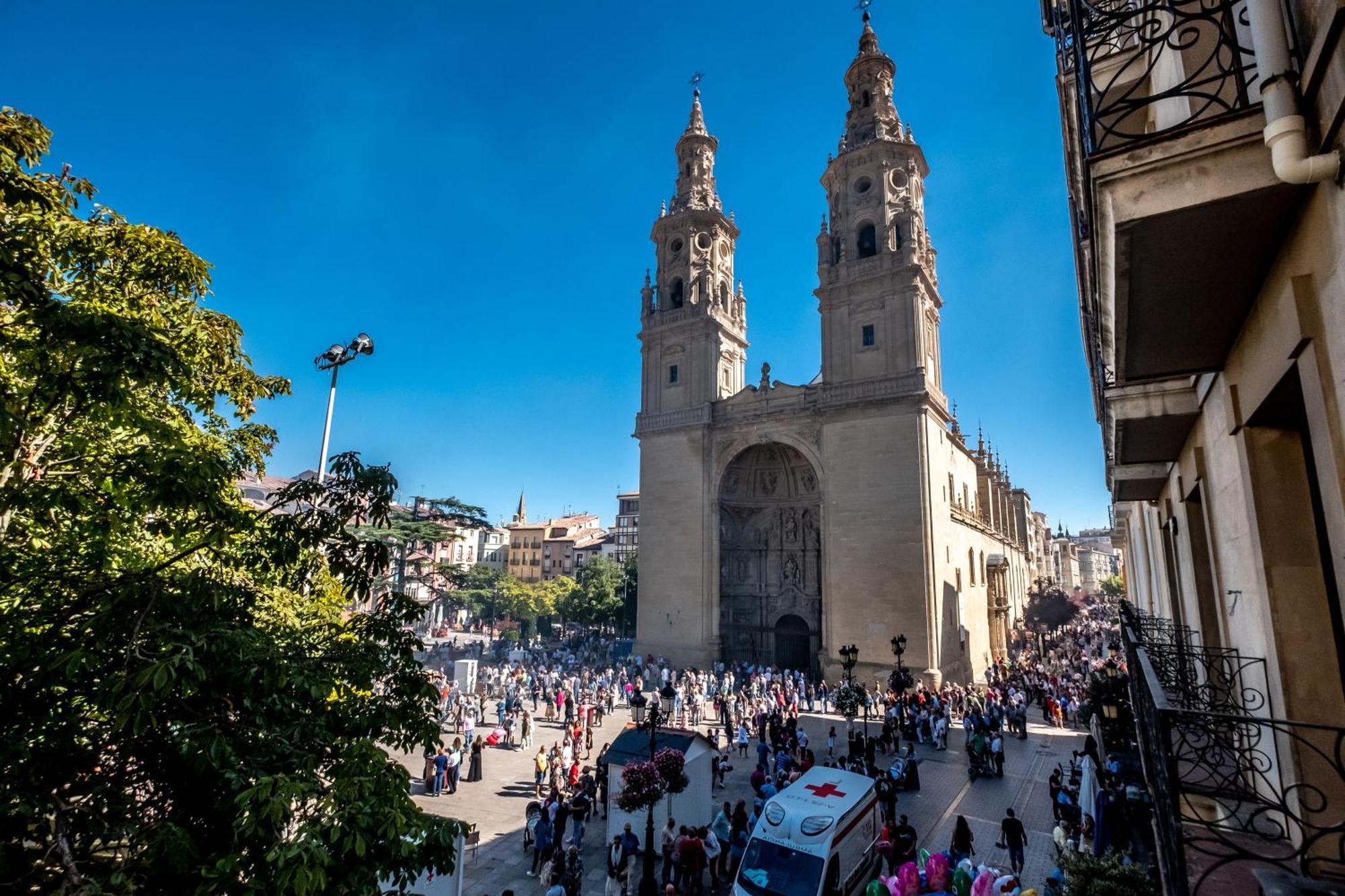 Santiago Tower Aire Ac Casco Antiguo By Apartamentos ログローニョ エクステリア 写真